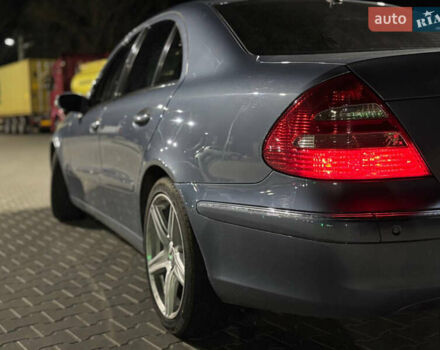 Мерседес Е-Класс 2006 в Киеве на Automoto.ua Синий Мерседес Е-Класс, объемом двигателя 2.15 л и пробегом 380 тыс. км за 10200 $, фото 1 на Automoto.ua