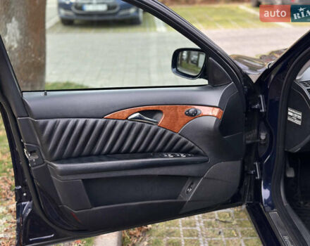 Синий Мерседес Е-Класс, объемом двигателя 2.15 л и пробегом 375 тыс. км за 10200 $, фото 13 на Automoto.ua