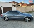 Синий Мерседес Е-Класс, объемом двигателя 1.8 л и пробегом 213 тыс. км за 9000 $, фото 1 на Automoto.ua