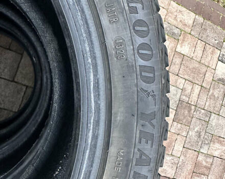 Синий Мерседес Е-Класс, объемом двигателя 2.15 л и пробегом 375 тыс. км за 10200 $, фото 42 на Automoto.ua