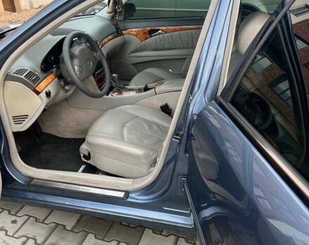 Мерседес Е-Класс 2006 в Киеве на Automoto.ua Синий Мерседес Е-Класс, объемом двигателя 2.15 л и пробегом 380 тыс. км за 10200 $, фото 13 на Automoto.ua