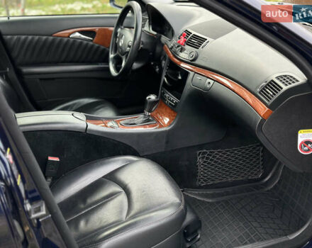 Синий Мерседес Е-Класс, объемом двигателя 2.15 л и пробегом 375 тыс. км за 10200 $, фото 17 на Automoto.ua