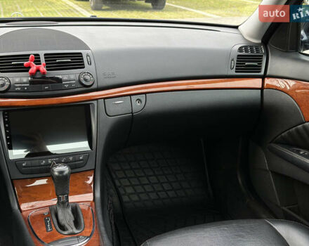 Синий Мерседес Е-Класс, объемом двигателя 2.15 л и пробегом 375 тыс. км за 10200 $, фото 21 на Automoto.ua