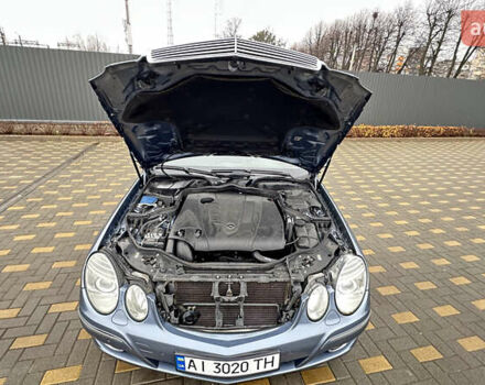 Синий Мерседес Е-Класс, объемом двигателя 2.15 л и пробегом 322 тыс. км за 8350 $, фото 3 на Automoto.ua