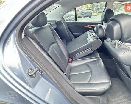 Синий Мерседес Е-Класс, объемом двигателя 2.15 л и пробегом 322 тыс. км за 8350 $, фото 8 на Automoto.ua