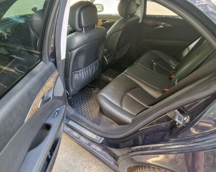 Синий Мерседес Е-Класс, объемом двигателя 3 л и пробегом 15 тыс. км за 8000 $, фото 5 на Automoto.ua