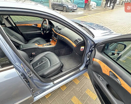 Синий Мерседес Е-Класс, объемом двигателя 2.15 л и пробегом 322 тыс. км за 8350 $, фото 12 на Automoto.ua