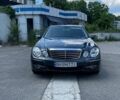 Синий Мерседес Е-Класс, объемом двигателя 2.15 л и пробегом 250 тыс. км за 10000 $, фото 1 на Automoto.ua