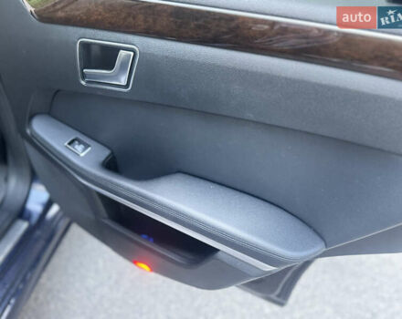 Синий Мерседес Е-Класс, объемом двигателя 1.8 л и пробегом 367 тыс. км за 8800 $, фото 26 на Automoto.ua