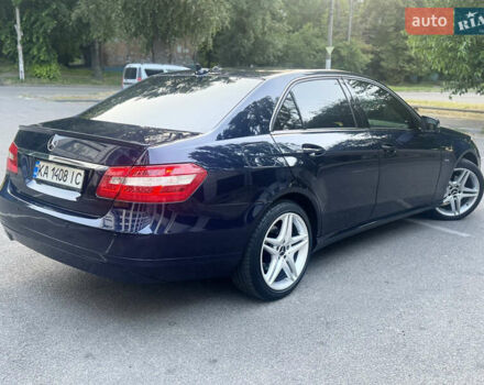 Синий Мерседес Е-Класс, объемом двигателя 1.8 л и пробегом 367 тыс. км за 8800 $, фото 5 на Automoto.ua