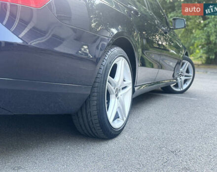 Синий Мерседес Е-Класс, объемом двигателя 1.8 л и пробегом 367 тыс. км за 8800 $, фото 7 на Automoto.ua