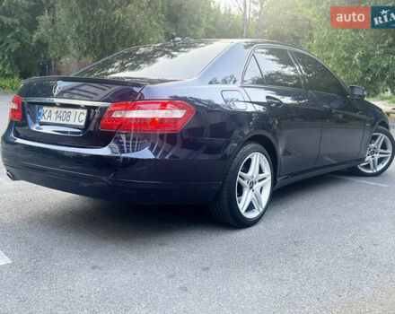 Синий Мерседес Е-Класс, объемом двигателя 1.8 л и пробегом 367 тыс. км за 8800 $, фото 4 на Automoto.ua