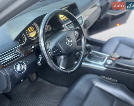 Синий Мерседес Е-Класс, объемом двигателя 1.8 л и пробегом 367 тыс. км за 8800 $, фото 32 на Automoto.ua