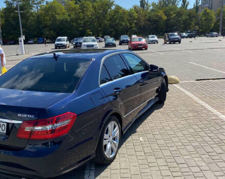 Синий Мерседес Е-Класс, объемом двигателя 2.99 л и пробегом 529 тыс. км за 10999 $, фото 5 на Automoto.ua