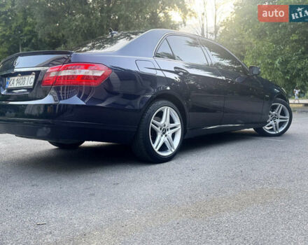 Синий Мерседес Е-Класс, объемом двигателя 1.8 л и пробегом 367 тыс. км за 8800 $, фото 6 на Automoto.ua