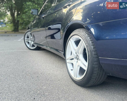 Синий Мерседес Е-Класс, объемом двигателя 1.8 л и пробегом 367 тыс. км за 8800 $, фото 13 на Automoto.ua