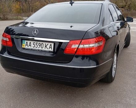 Мерседес Е-Класс 2011 в Киеве на Automoto.ua Синий Мерседес Е-Класс, объемом двигателя 2.1 л и пробегом 280 тыс. км за 11000 $, фото 3 на Automoto.ua