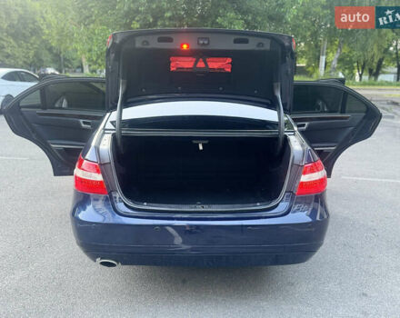 Синий Мерседес Е-Класс, объемом двигателя 1.8 л и пробегом 367 тыс. км за 8800 $, фото 36 на Automoto.ua