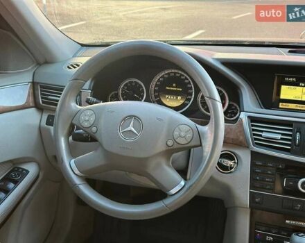 Мерседес Е-Клас 2011 у Києві на Automoto.ua Синій Мерседес Е-Клас, об'ємом двигуна 2.14 л та пробігом 280 тис. км за 11350 $, фото 23 на Automoto.ua