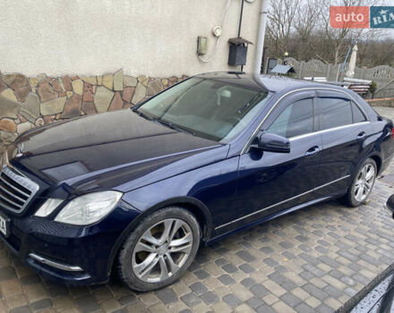 Синий Мерседес Е-Класс, объемом двигателя 2.2 л и пробегом 332 тыс. км за 11500 $, фото 1 на Automoto.ua