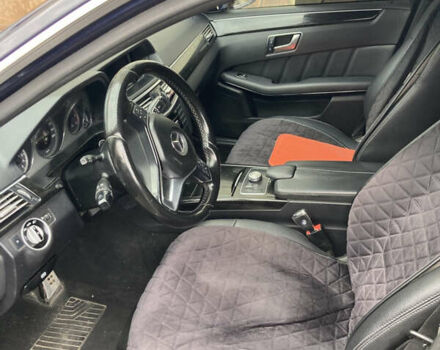 Синий Мерседес Е-Класс, объемом двигателя 2.2 л и пробегом 332 тыс. км за 11500 $, фото 7 на Automoto.ua