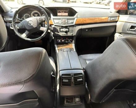 Синий Мерседес Е-Класс, объемом двигателя 3 л и пробегом 343 тыс. км за 16499 $, фото 14 на Automoto.ua