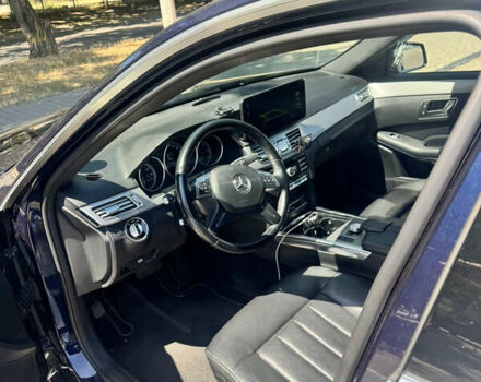 Синий Мерседес Е-Класс, объемом двигателя 2.1 л и пробегом 180 тыс. км за 15700 $, фото 12 на Automoto.ua