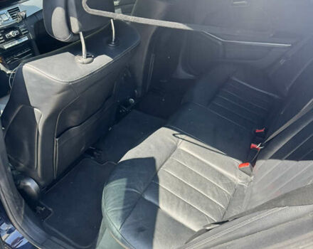 Синий Мерседес Е-Класс, объемом двигателя 2.1 л и пробегом 180 тыс. км за 15700 $, фото 5 на Automoto.ua