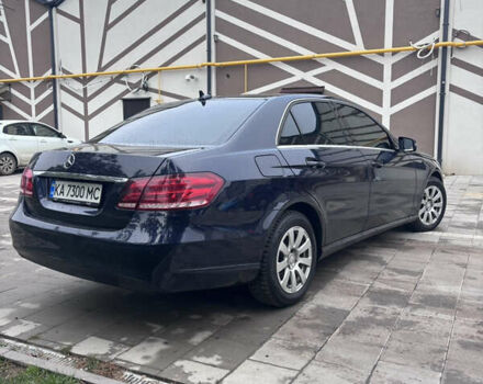 Синий Мерседес Е-Класс, объемом двигателя 2.14 л и пробегом 217 тыс. км за 16000 $, фото 3 на Automoto.ua