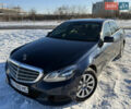 Синий Мерседес Е-Класс, объемом двигателя 2.2 л и пробегом 218 тыс. км за 15000 $, фото 1 на Automoto.ua