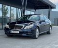 Синий Мерседес Е-Класс, объемом двигателя 2.2 л и пробегом 303 тыс. км за 16000 $, фото 1 на Automoto.ua
