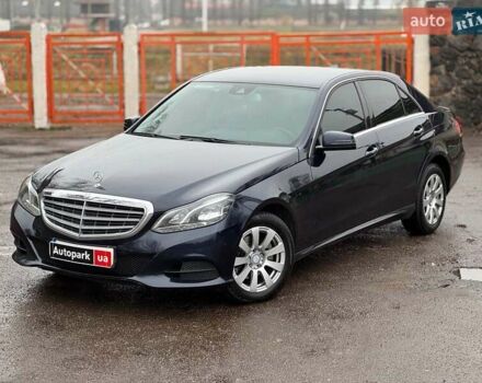Синий Мерседес Е-Класс, объемом двигателя 2.2 л и пробегом 213 тыс. км за 15990 $, фото 3 на Automoto.ua