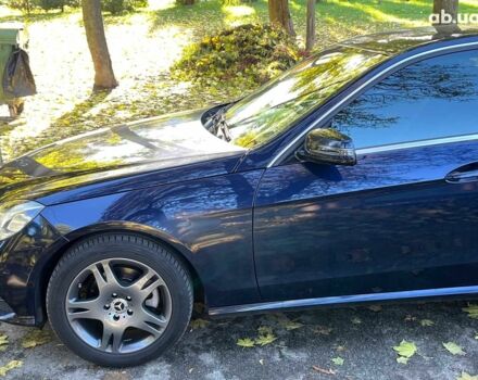 Синий Мерседес Е-Класс, объемом двигателя 2.2 л и пробегом 213 тыс. км за 19390 $, фото 10 на Automoto.ua