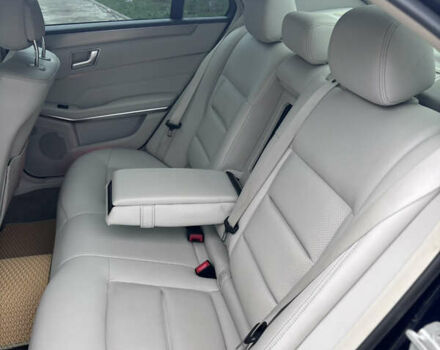 Синий Мерседес Е-Класс, объемом двигателя 2.14 л и пробегом 217 тыс. км за 16000 $, фото 14 на Automoto.ua