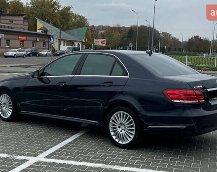 Синий Мерседес Е-Класс, объемом двигателя 2.2 л и пробегом 322 тыс. км за 14500 $, фото 3 на Automoto.ua