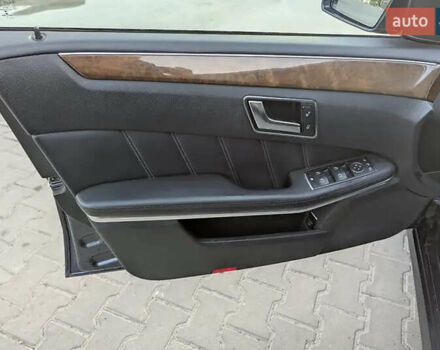 Синій Мерседес Е-Клас, об'ємом двигуна 3 л та пробігом 328 тис. км за 16900 $, фото 12 на Automoto.ua