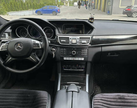 Синий Мерседес Е-Класс, объемом двигателя 2.14 л и пробегом 250 тыс. км за 16200 $, фото 4 на Automoto.ua