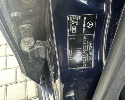 Синий Мерседес Е-Класс, объемом двигателя 2.14 л и пробегом 250 тыс. км за 16200 $, фото 9 на Automoto.ua