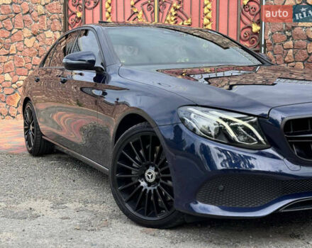 Синий Мерседес Е-Класс, объемом двигателя 3 л и пробегом 285 тыс. км за 27500 $, фото 2 на Automoto.ua