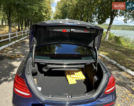 Синий Мерседес Е-Класс, объемом двигателя 3 л и пробегом 80 тыс. км за 40500 $, фото 4 на Automoto.ua