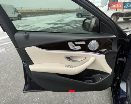 Синий Мерседес Е-Класс, объемом двигателя 2 л и пробегом 73 тыс. км за 25900 $, фото 12 на Automoto.ua