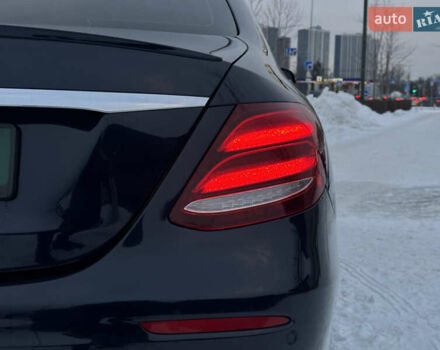 Синий Мерседес Е-Класс, объемом двигателя 1.99 л и пробегом 113 тыс. км за 24000 $, фото 7 на Automoto.ua