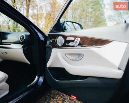 Синий Мерседес Е-Класс, объемом двигателя 3 л и пробегом 38 тыс. км за 49999 $, фото 56 на Automoto.ua