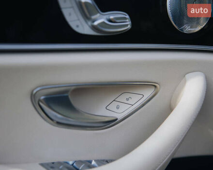 Синий Мерседес Е-Класс, объемом двигателя 3 л и пробегом 38 тыс. км за 49999 $, фото 27 на Automoto.ua