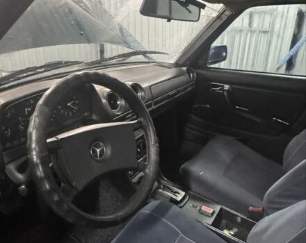 Синий Мерседес Е-Класс, объемом двигателя 2 л и пробегом 370 тыс. км за 1600 $, фото 6 на Automoto.ua