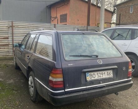 Синий Мерседес Е-Класс, объемом двигателя 2.3 л и пробегом 200 тыс. км за 1500 $, фото 2 на Automoto.ua