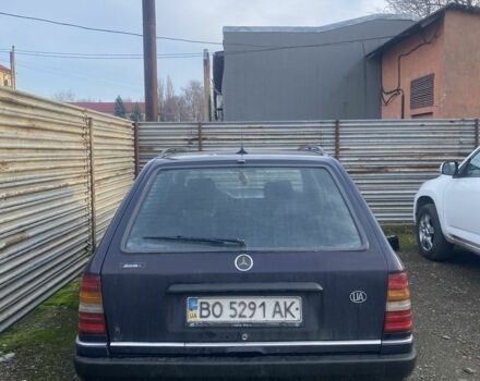 Синий Мерседес Е-Класс, объемом двигателя 2.3 л и пробегом 200 тыс. км за 1500 $, фото 4 на Automoto.ua