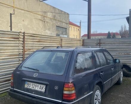 Синий Мерседес Е-Класс, объемом двигателя 2.3 л и пробегом 200 тыс. км за 1500 $, фото 3 на Automoto.ua