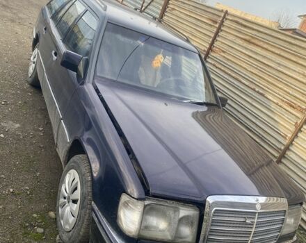 Синий Мерседес Е-Класс, объемом двигателя 2.3 л и пробегом 200 тыс. км за 1500 $, фото 1 на Automoto.ua