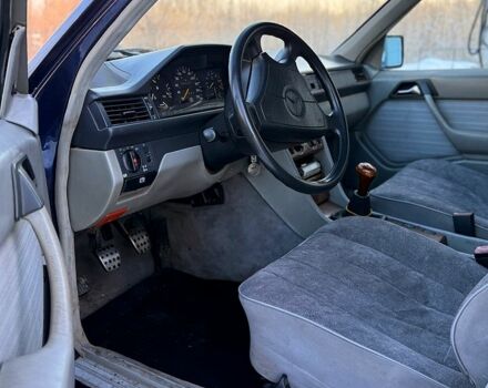 Синій Мерседес Е-Клас, об'ємом двигуна 2.3 л та пробігом 352 тис. км за 1950 $, фото 12 на Automoto.ua